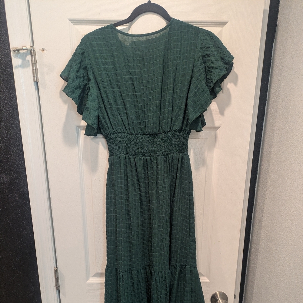 Elegant Green Women's Dress - Picture 2 of 3